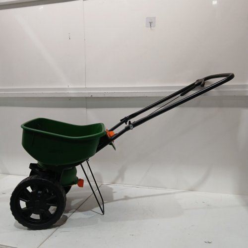 SCOTTS FOLDABLE TURF BUILDER, EDGEGUARD MINI BROADCAST SPREADER/SEEDER - 5000 SQ FT - GREEN/BLACK (MODEL: LB15267) image 3