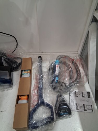 SHARK CARPET XPERT WITH STAIN STRIKER CARPET CLEANER WITH STAIN CREVICE AND HOSE ATTACHMENTS (MODEL: EX200C) image 4