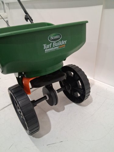 SCOTTS FOLDABLE TURF BUILDER, EDGEGUARD MINI BROADCAST SPREADER/SEEDER - 5000 SQ FT - GREEN/BLACK (MODEL: LB15267) image 4
