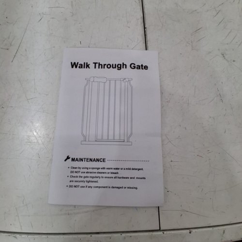 adjustable safety gate -26"x31" -white image 3