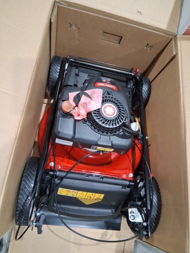 troy-bilt Self-Propelled walk behind Lawn Mower - 20OZ engine oil capacity - 159cc - 21" deck cutting width - black/red (model:12A-B2MR563) image 4