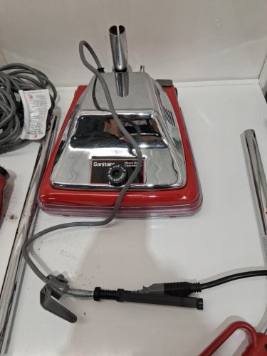 SANITAIRE TRADITION QUIETCLEAN UPRIGHT BAGGED COMMERCIAL VACUUM WITH 50 FT CORD - RED/silver (MODEL:SC886G) image 6
