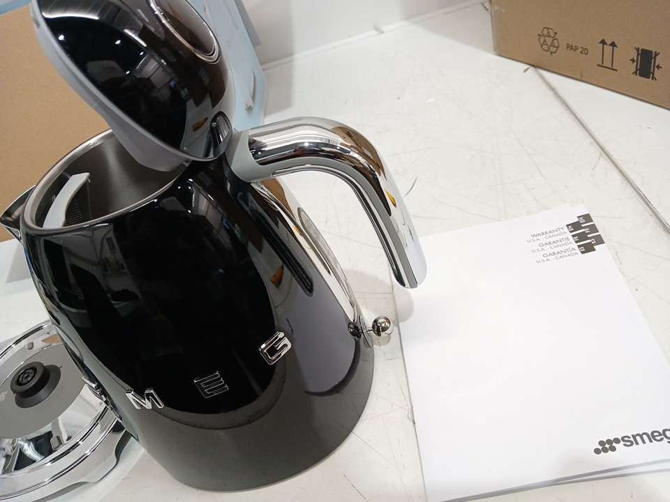 SMEG retro style cordless electric kettle with automatic shut off & built in filter - 1.7L - BLACK (model: klf03blus) image 5