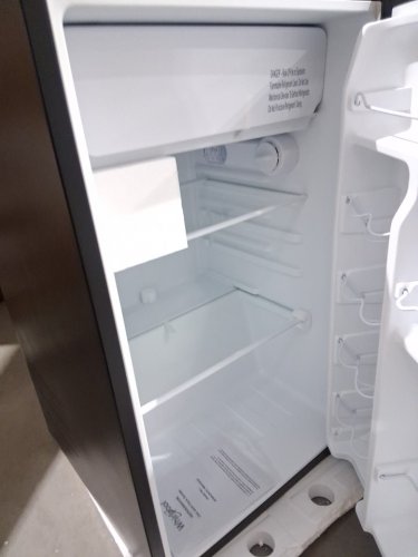 whirlpool mini refrigerator/FRIDGE with reversible door - freezer compartment - 4.3cu.ft stainless steel and black (model:wh43s1e) image 7