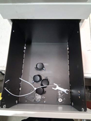 3 drawer metal cabinet with lock - white image 6
