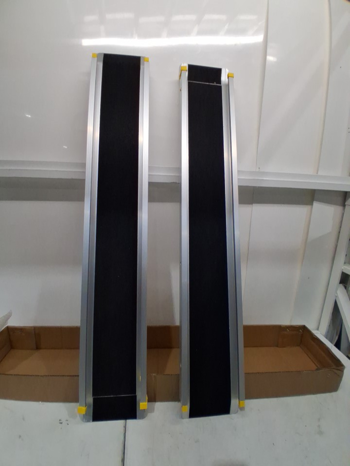2pc costway comstrom adjustable VEHICLE non-skid telescoping wheelchair ramp, extends to 7ft long, 600lb capacity (model: at4649) image 3