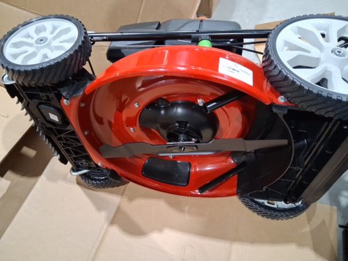 troy-bilt Self-Propelled walk behind Lawn Mower - 20OZ engine oil capacity - 159cc - 21" deck cutting width - black/red (model:12A-B2MR563) image 9
