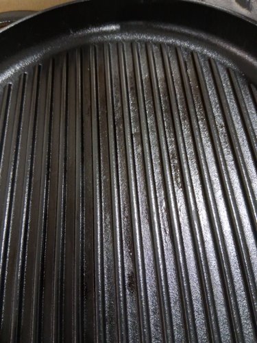 staub grill pan with integrated handles - 12" round - cast iron (model: 1894933) image 4