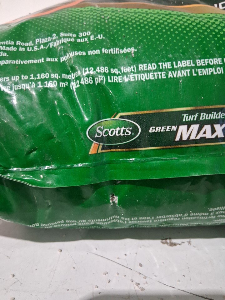 Scotts Turf Builder Green MAX Lawn Food 27-0-2 with 5% Iron - 40lbs - 1160m2 image 4