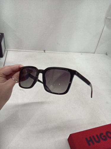 unisex hugo eyewear polarized sunglasses  - black frame/ grey lense (model:  hg 1327) image 6