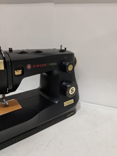 SINGER Heavy Duty 500 Classic Sewing Machine with 23 Built-In Stitches - Black/Gold (model: HD500) image 4