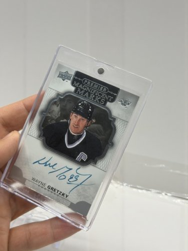 Signed Wayne Gretzky on card auto - 2017-18 UPPER DECK PREMIER MAGNIFICENT MARKS  MM-WG image 5