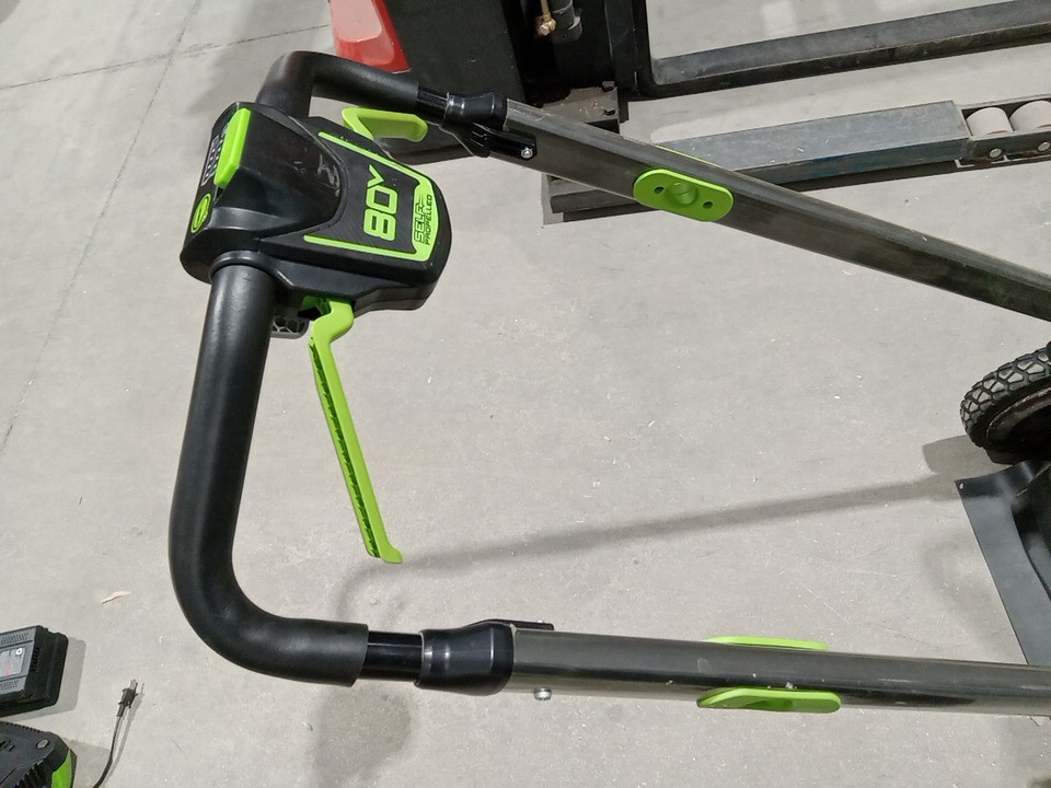 Greenworks Self-Propelled Lawn Mower with 1 Extra Blade and battery charging station - 80V - 21" - 2.0 AH + 4.0 AH Battery - Green (Model: LMB455) image 7