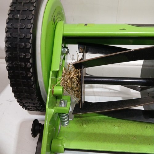 GreenWorks 16" Reel Lawn Mower with Grass Catcher - Green (Model: 25052) image 4