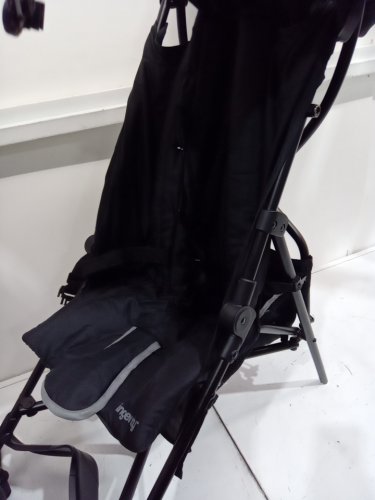 Summer By Ingenuity INFANT 3DMINI CONVENIENCE foldable STROLLER - 45lbs cap - BLACK/GREY (MODEL: 32873) image 3