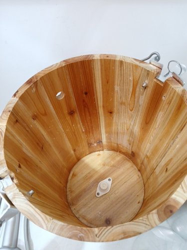 elite gourmet old fashioned wood bucket electric ice cream maker with die‑cast hand crank - 6qt - pine (model: eim916) image 5