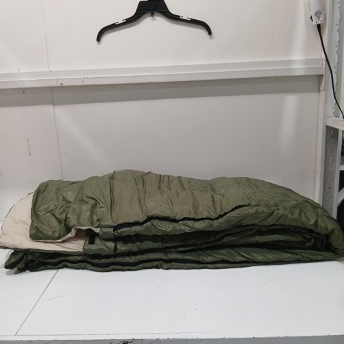 Amazon Basics Cold Weather Camping Sleeping Bag - Double - Green image 3