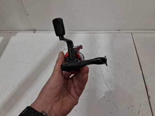 shakespeare navigator spinning reel - 5.5:1 ratio - up to 8lbs line cap - ambidextrous - red (model: nv30spr) image 3