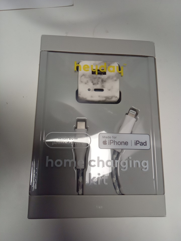 2pc heyday DUAL Port USB-A and USB-C home charging kit with USB-C to lightning cable - made for iPhone & iPad - 6ft - white marble image 2