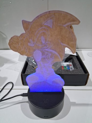 3D ILLUSION NIGHT LIGHT WITH REMOTE CONTROL AND 16 COLORS - 7.5" FIGURE - SONIC image 6
