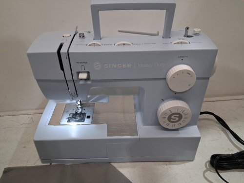 singer heavy duty metal frame High Speed Sewing Machine  - meltwater blue (model: 4423) image 3