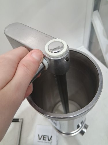 vevor Stainless Steel Vertical Sausage Stuffer with Suction Base, Manual Crank & 3 stuffing tubes - 5lb capacity - (model: es-3l) image 5