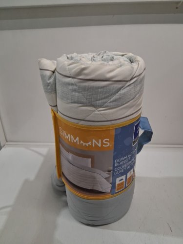 Simmons Reversible Down Alternative Blanket - QUEEN - WHITE/green (MODEL:1841223) image 2