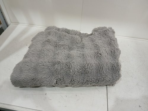 House & Home by Lynda Reeves Luxe Faux Fur Throw - 60 " X 70" - GREY/ beige (model:6536972) image 2