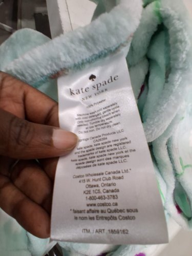 kate spade plush throw blanket - 60" x 70" - light blue/daisies (model:1859162) image 4