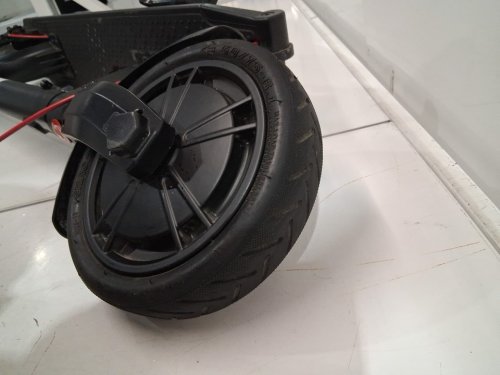 Gotrax Commuting Electric Scooter with Auto Cruise Control - 8.5" Air Filled Tires - 25KM/H & 14KM Range - BLACK (model: GXL V2) image 8