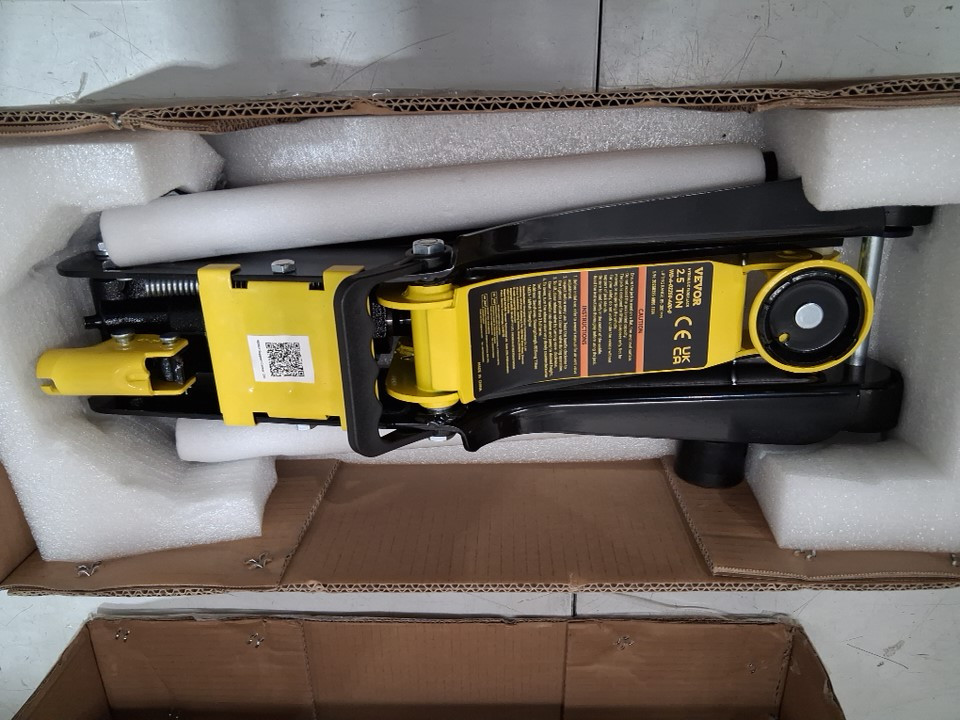 Low Profile Heavy-Duty Steel Floor Jack with Single Piston Hydraulic Pump - 2.5 Ton cap - Yellow (model: wd-a-02250-a00-0) image 3