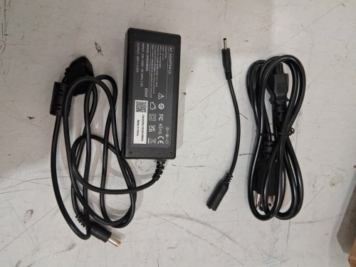 UNIVERSAL Power Supply Adapter - 100 - 240V AC to DC - 12v - black image 3