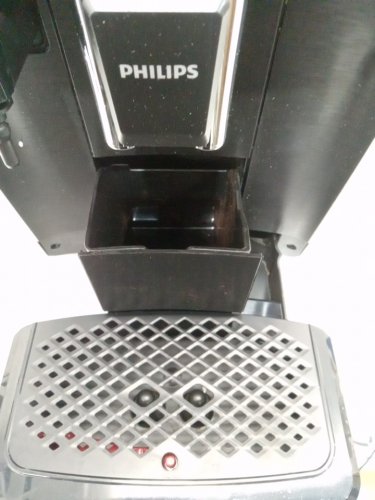 PHILIPS 2200 SERIES FULLY AUTOMATIC ESPRESSO/COFFEE MACHINE WITH BUILT-IN MILK FROTHER & GRINDER - BLACK (MODEL: EP2220/14) image 4