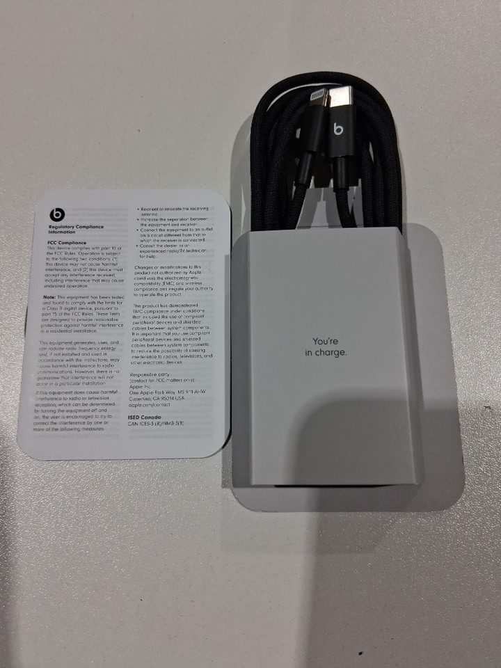 Beats USB-C to lightning braided charging cable - 1.5m/5FT - Black image 4