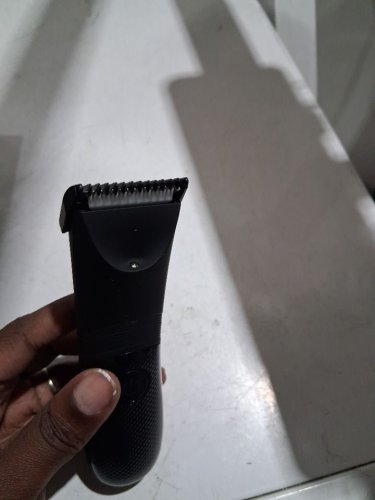 Men's battery operated face and body trimmer - black image 3