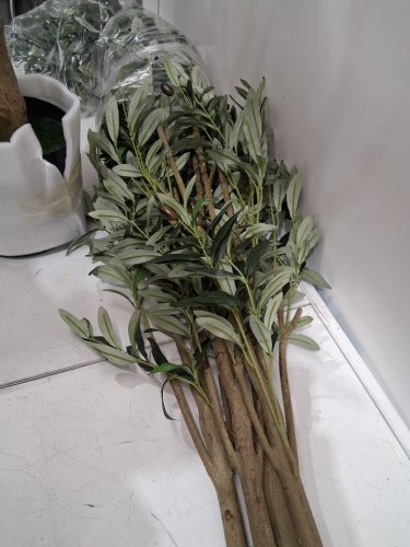 Tall Faux Ficus Plant with Pot - Green/Black (Model: fh-rs180) image 5