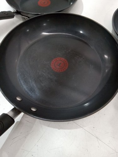 3pc T-fal Elite ceramic non-stick skillet set - 8"/9.75"/11.25" - Black/red (model: 8899888) image 4
