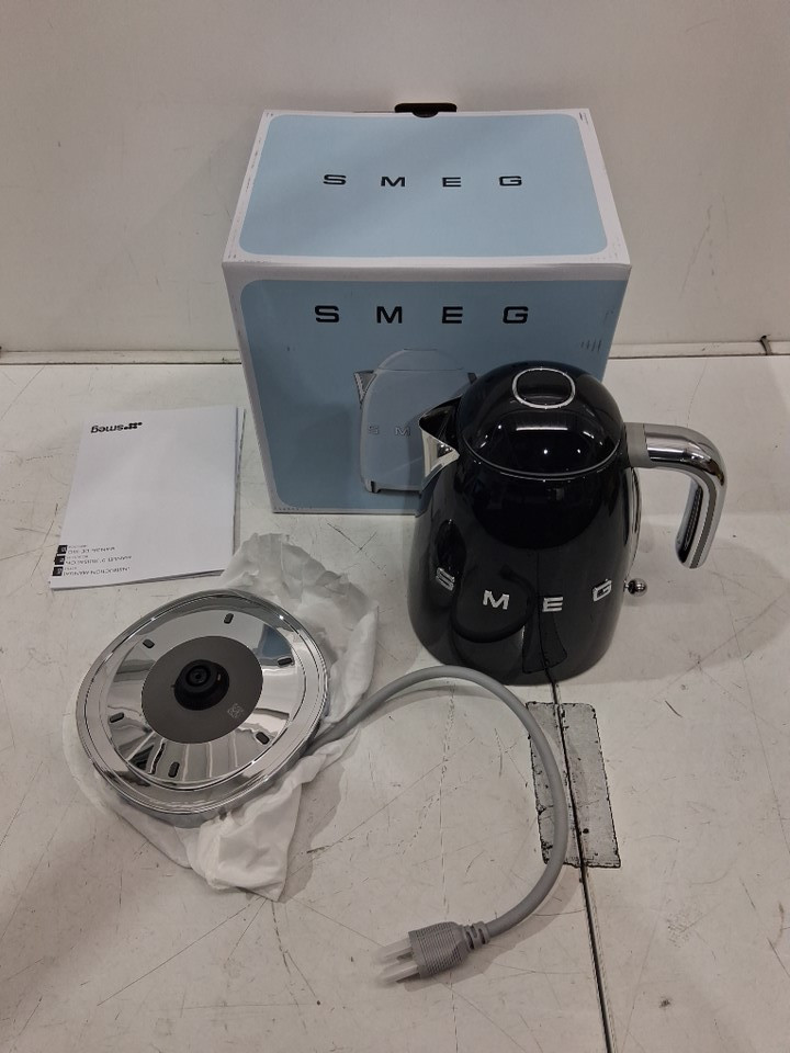 SMEG retro style cordless electric kettle with automatic shut off & built in filter - 1.7L - BLACK (model: klf03blus) image 2