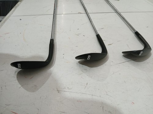 3PC Cleveland RTX 6 Wedge SET WITH DYNAMIC GOLF S200 SHAFTS, 50° MID, 52° MID, 56° LOW+ -  RIGHT HANDED - Black Satin image 5