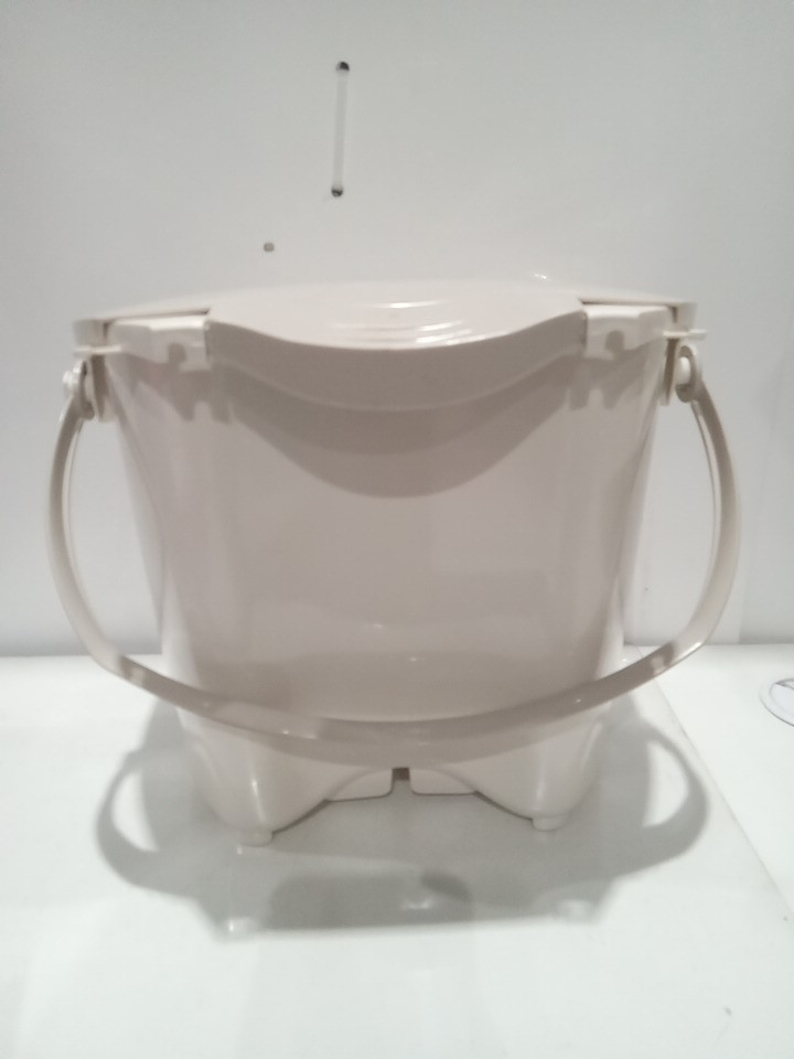 Sue-Close Compost Bin with breathable lid and handle - 1.9 Gallons - 9" x 10" x 5" - beige image 4