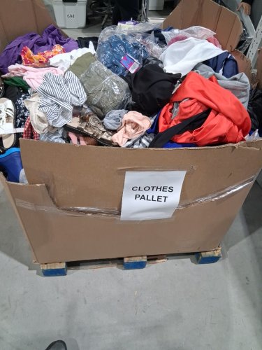 assorted MIXED Clothes MYSTERY PALLET - VARIOUS clothes and sizes - aprox 300+ image 2