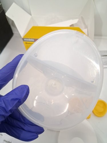MEDELA MOTION INBRA WEARABLE BREAST PUMP - WHITE/YELLOW - (MODEL: YM-8801) image 7