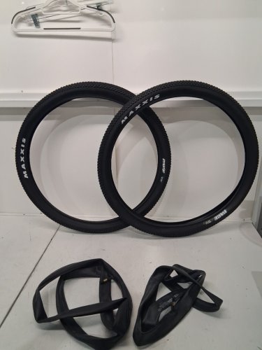 2pk surface 604 Maxxis Rekon pace Bike Tire - for Mountain Bikes & Electric Bikes - 26” x 2.1" - 65PSI - black image 3