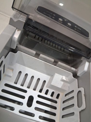 Frigidaire Stainless Steel Countertop Ice Maker with 26 lb/Day bullet ice - Silver (model: EFIC127-SS-SC-EP) image 7