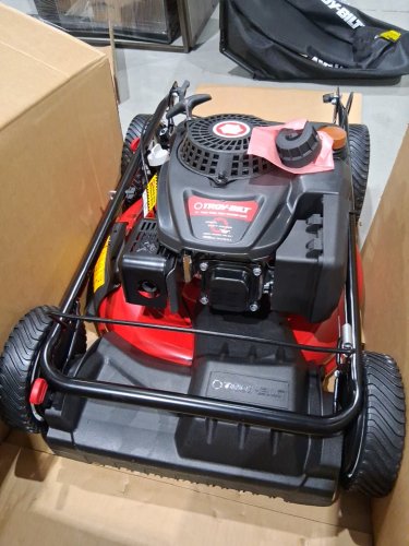 troy-bilt Self-Propelled walk behind Lawn Mower - 20OZ engine oil capacity - 159cc - 21" deck cutting width - black/red (model:12A-B2MR563) image 7