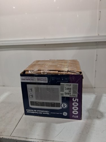 GE APPLIANCES ELECTRONIC WINDOW AIR CONDITIONER - 5,000 BTU - 150SQ.FT - WHITE (MODEL: AWAS05BWFC) image 2