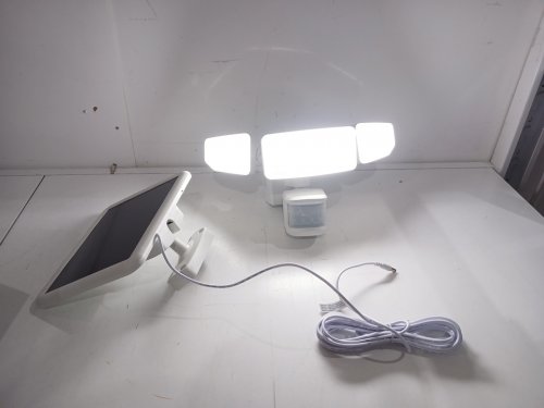 Koda Motion Activated Waterproof Solar LED Security Light - 2000LM - 5000K - White (Model: LM030481) image 3