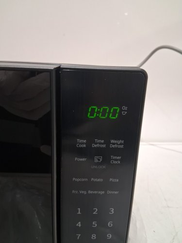Black + Decker 10 Power Level Compact Countertop Microwave - 0.7 CU.FT / 700W - Black (Model: EM720CP7/CA) image 8