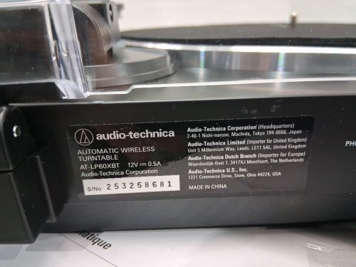 AUDIO-TECHNICA FULLY AUTOMATIC BELT-DRIVE STEREO TURNTABLE with bluetooth connection and usb - Black (model: at-lp60xbt-usb) image 9