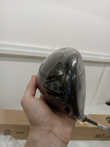 Cobra Golf Darkspeed LS Driver Golf Club with cover - 7.5°-10.5° Loft - Right Handed - Black image 3